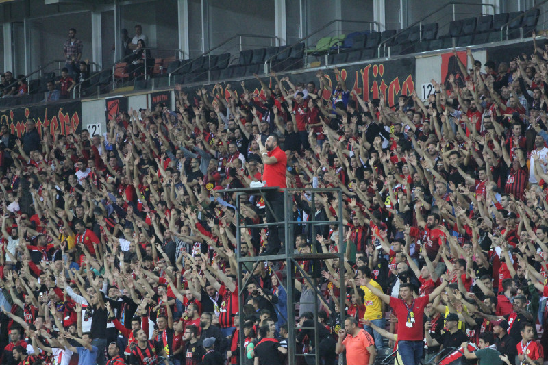 TARAFTARDA ENDİŞE HAKİM