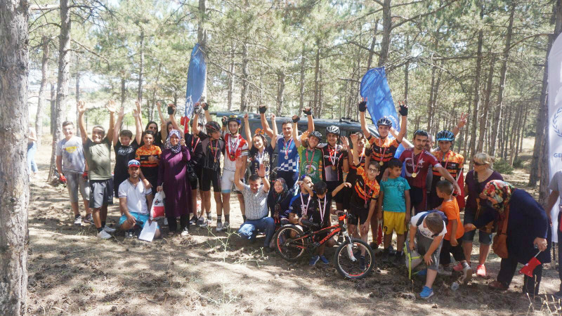 BİSİKLETÇİLER KENT ORMANINDA BULUŞTU