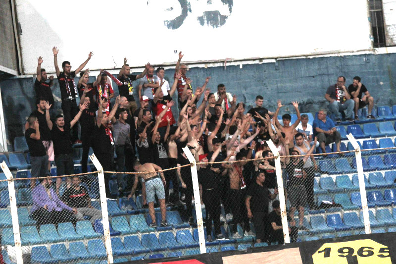 İLK DEPLASMANDA TRİBÜNDELER