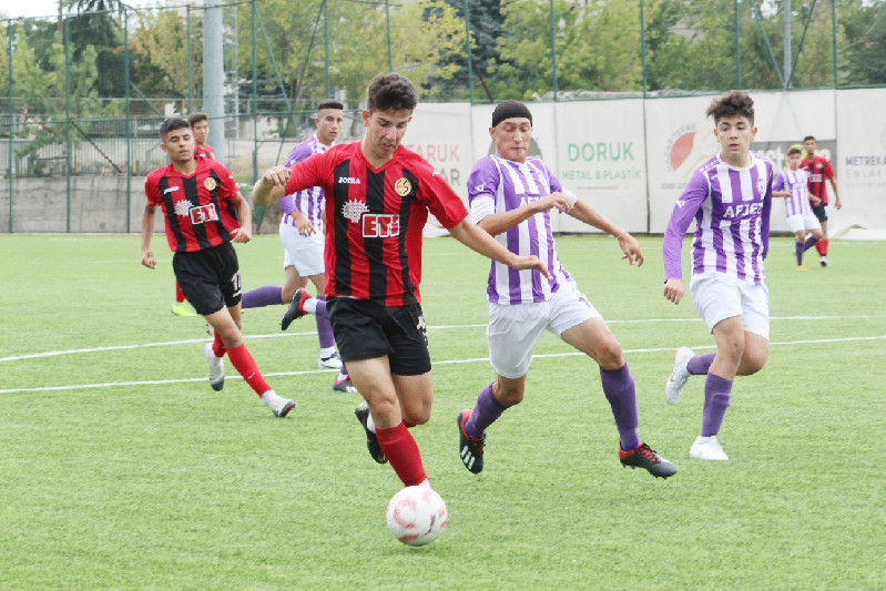 U17LER TESİSTE U19LAR ESTÜDE OYNAYACAK