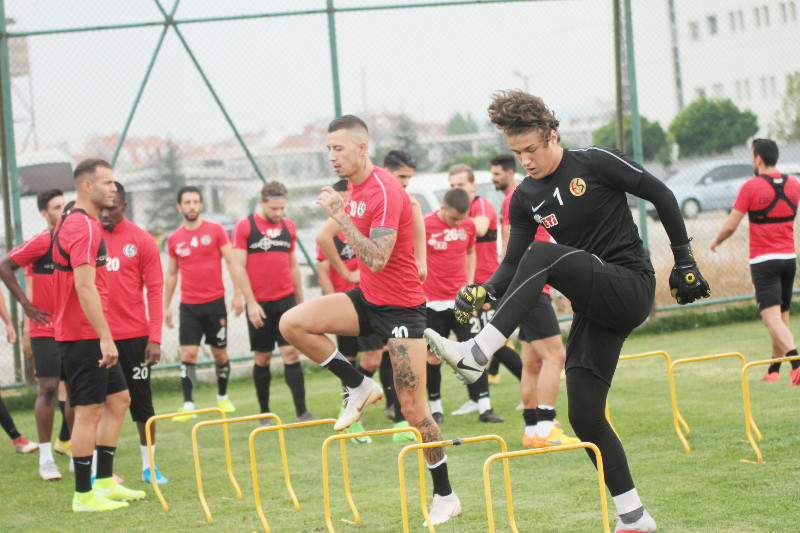 ŞİMŞEKLER TOPLANIYOR