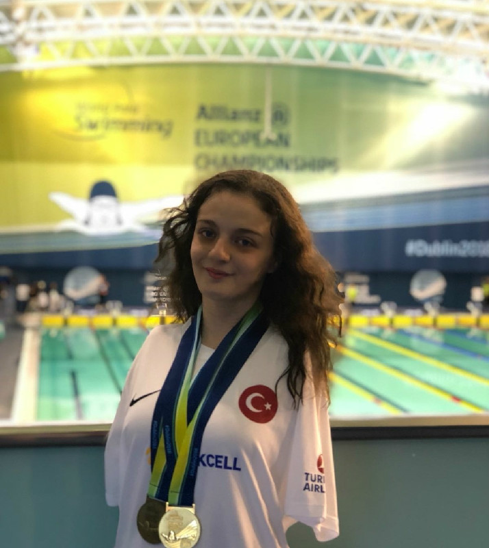 YÜZMEDE CUMHURİYET TARİHİMİZİN İLK  KADIN DÜNYA ŞAMPİYONU OLMAK İSTİYOR