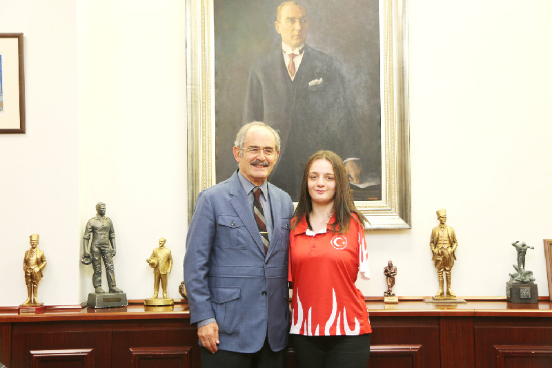 SÜMEYYE İLE GURUR DUYUYORUZ