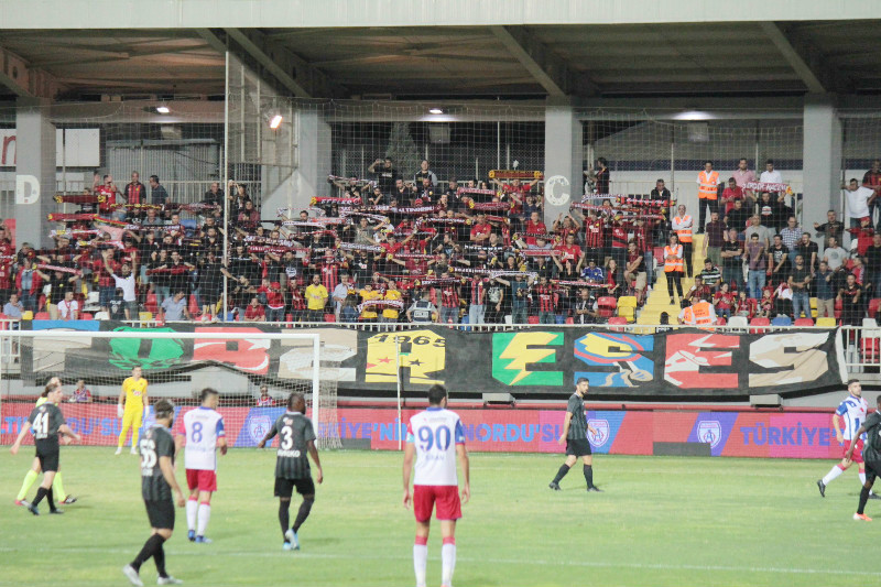 YÖNETİME TEPKİ ARTIYOR