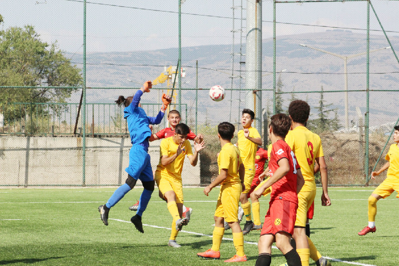 AKADEMİDE SEVİNEMEDİK