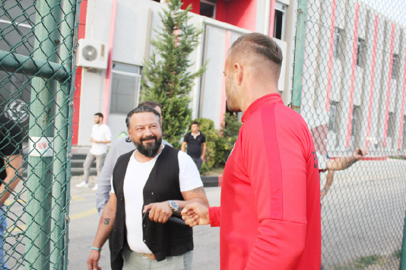 BERKAY VE EMRE İMZA VERDİ