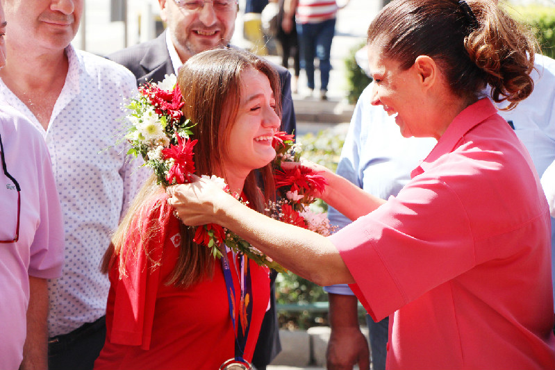 SEVİNÇ GURUR GÖZYAŞI  HOŞ GELDİN GÖNÜLLERİN ŞAMPİYONU