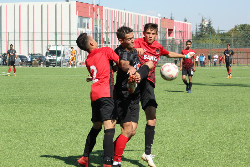 GENÇ ŞİMŞEKLER DE HEDEF ÇİFTE ZAFER