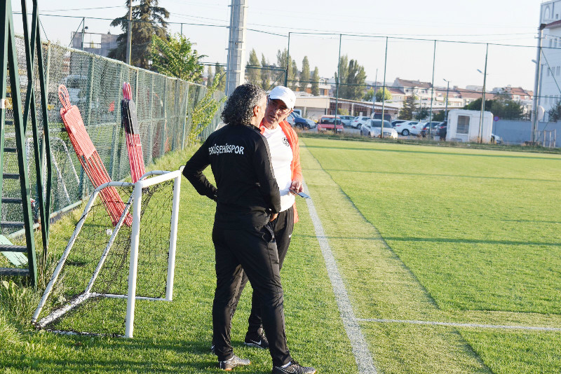 ÖZDEMİRDEN BİLGİ ALIYOR