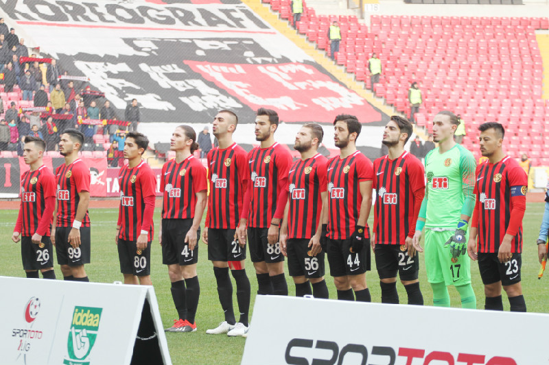 ES-ES İKİNCİ SIRADA