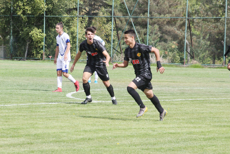 AYAĞININ TOZUYLA GOLÜNÜ ATTI