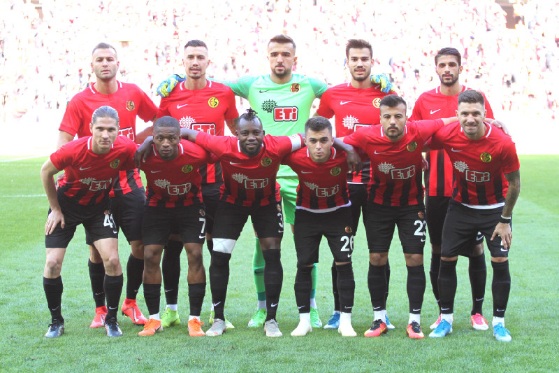 ES-ES KUPADA TUR ARIYOR