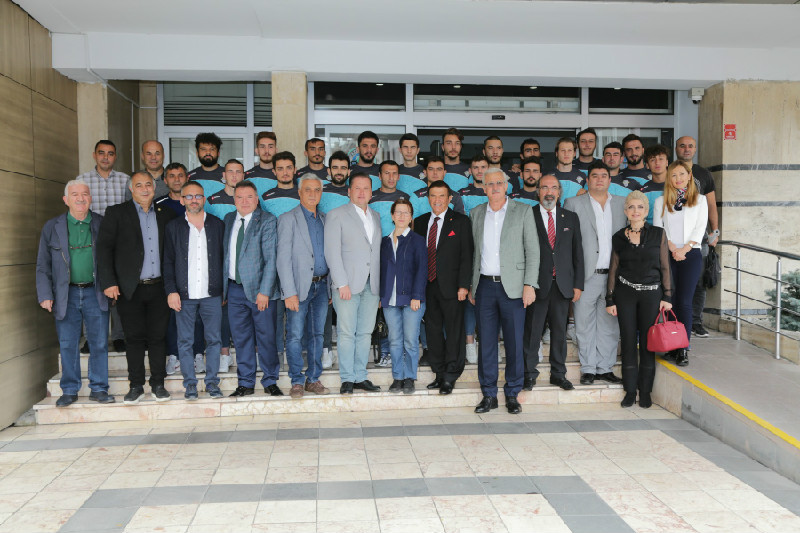 ODUNPAZARISPORDA İMZALAR ATILDI