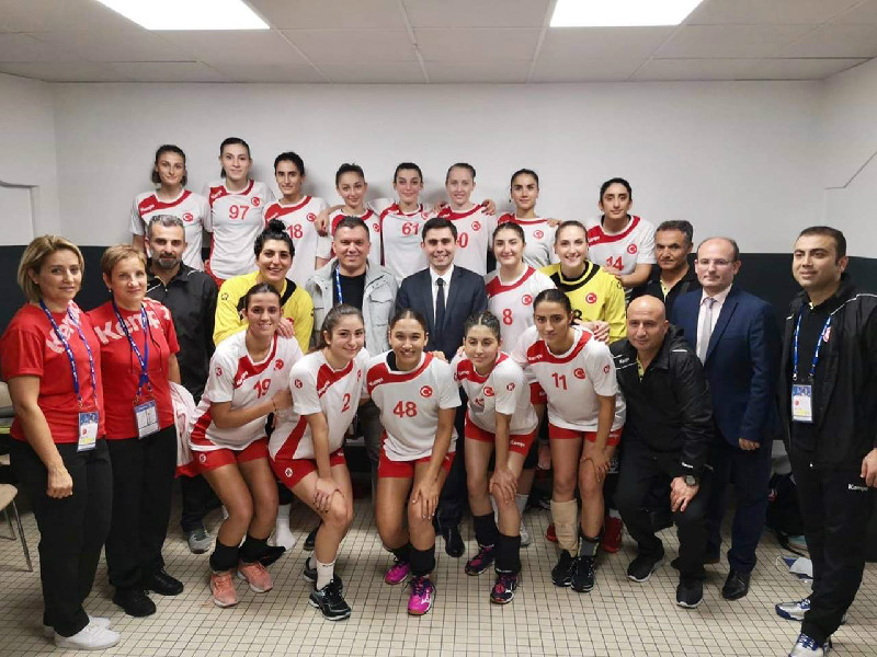 BAYAN MİLLİLER DESTEK BEKLİYOR