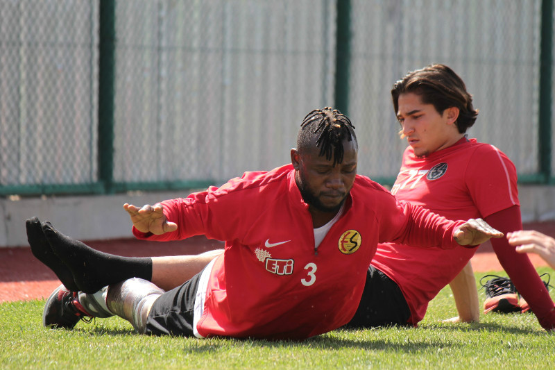 2 OYUNCUYA YOĞUN TEDAVİ