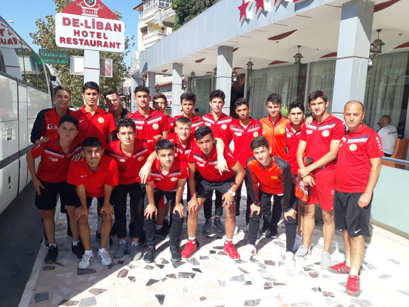 GENÇLER GALİBİYET PEŞİNDE