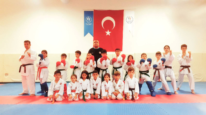 KARATECİLER MAÇLARA HAZIRLANIYOR