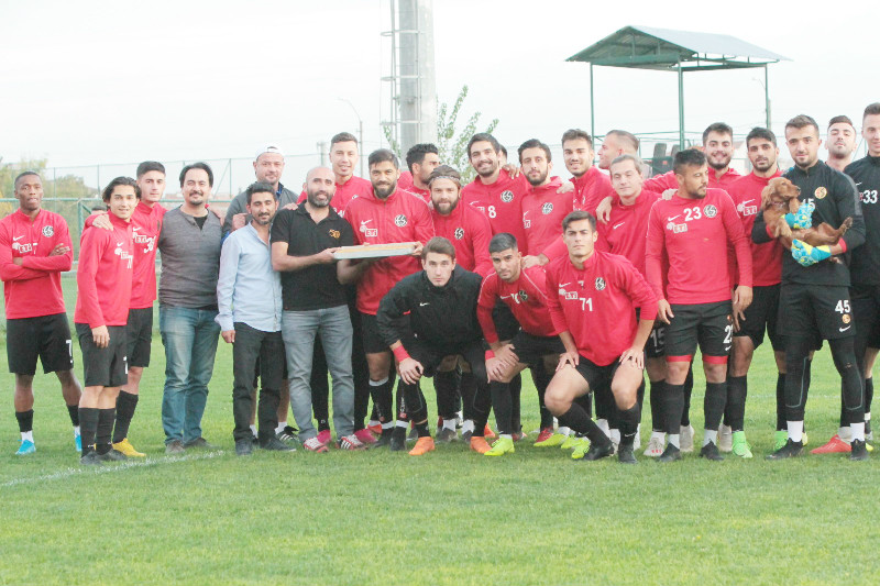 ŞİMŞEKLERE TATLI JESTİ