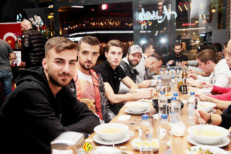 MORAL YEMEĞİNDE BULUŞTULAR