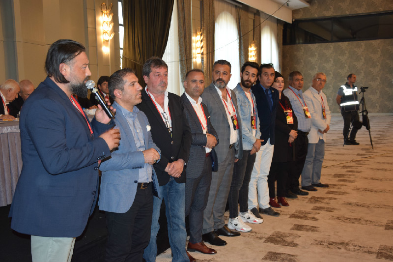 İLK İSTİFA GELDİ