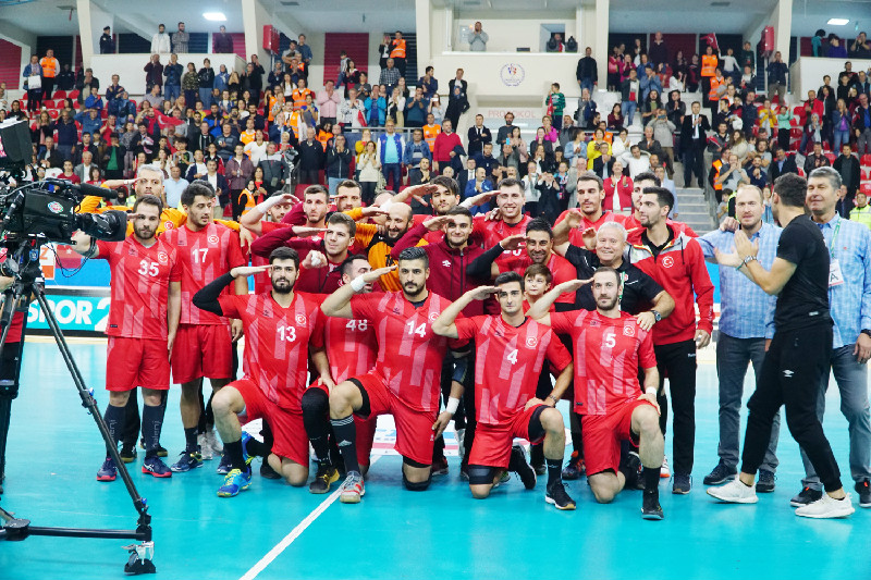 MİLLİLERDEN DÜNYAYA ASKER SELAMI