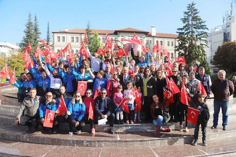 CUMHURİYET İÇİN  KÜREK ÇEKTİLER