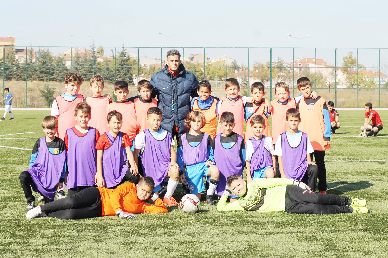 RÜYALARINI ES-ESFORMASI SÜSLÜYOR