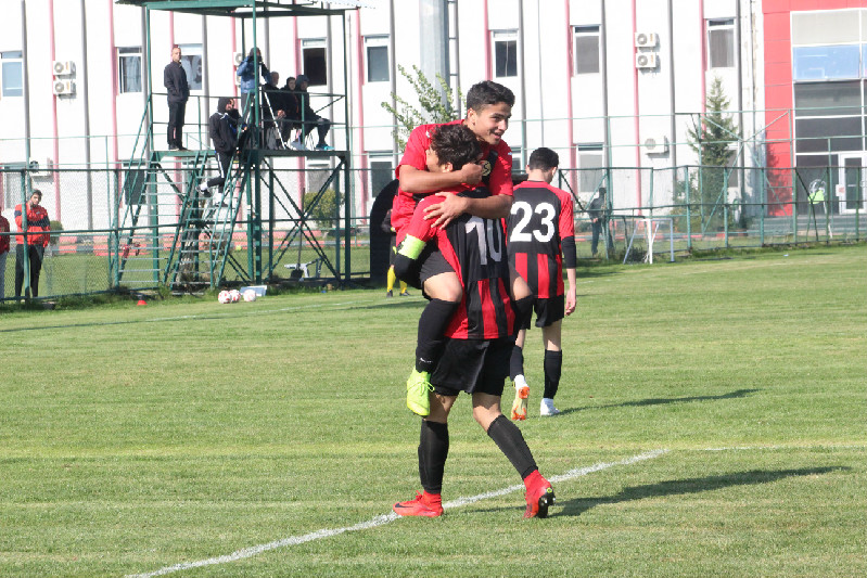 U17LER KÖTÜ GİDİŞE DUR DEDİ(4-1)