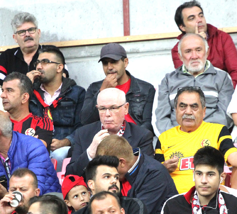 YÖNETİME GELECEKLERİN  SICAK PARA İLE GELMESİ ŞART