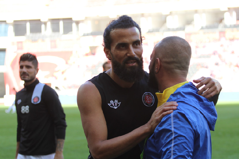 ERKAN ZENGİN AYRILDI