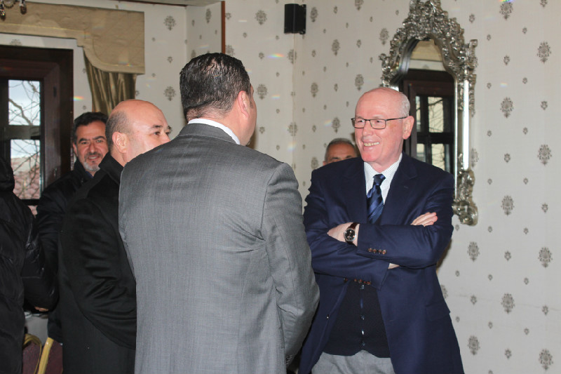 YÖNETİM İÇİN TOPLANDILAR