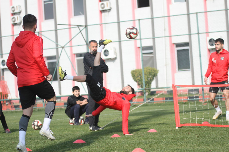 AYAK TENİSİ OYNADILAR