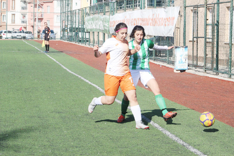 ÇAMLICA SEVİNDİ ÖNCÜSPOR ÜZÜLDÜ