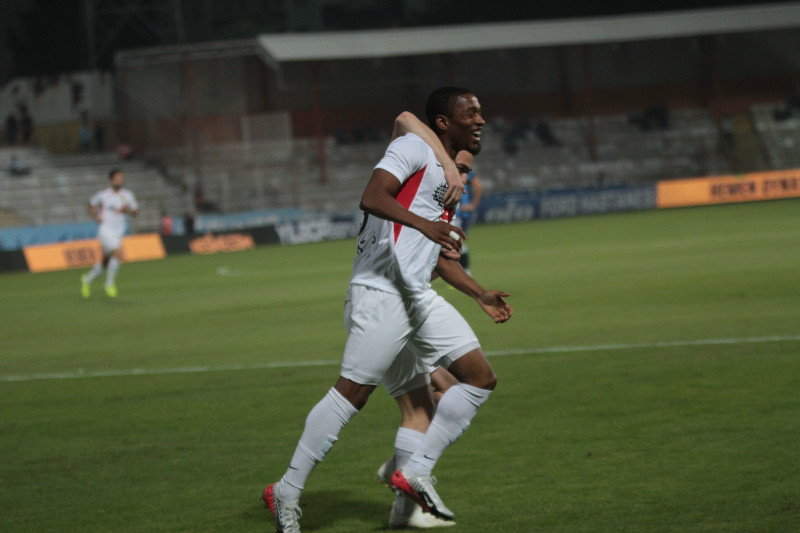 GOL YÜKÜNÜ YABANCILAR ÇEKİYOR