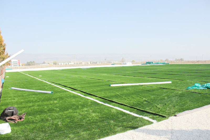 HALILAR ZEMİNE SERİLDİ