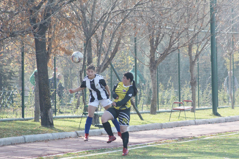 ÇAMLICA KIZLARI      3’TE 3 İSTİYOR