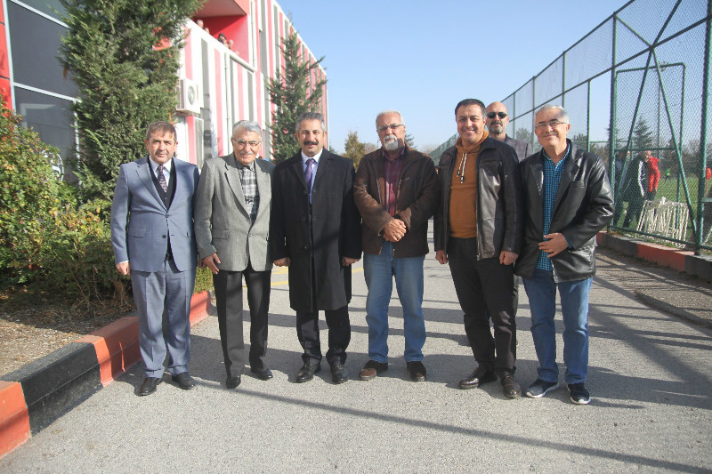 DİNÇ GÖNÜLLERİ FETHEDİYOR