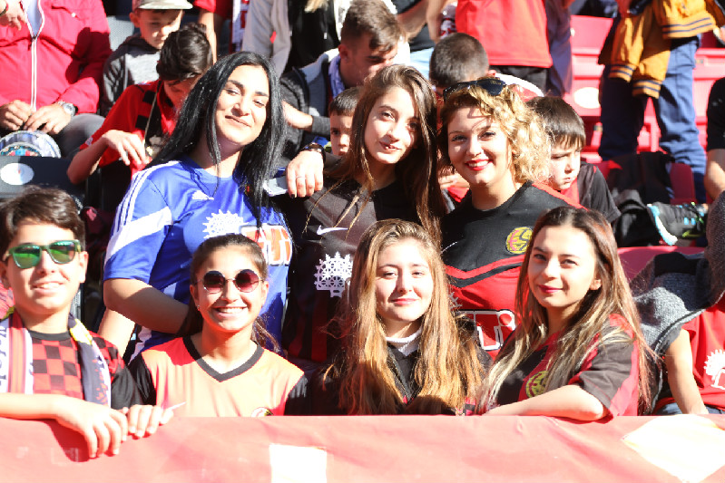 TÜM KADINLARIMIZ MAÇA DAVETLİ