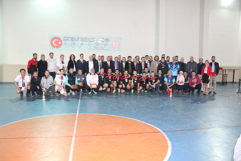 ÖĞRETMENLER YARIŞTI DOSTLUK KAZANDI