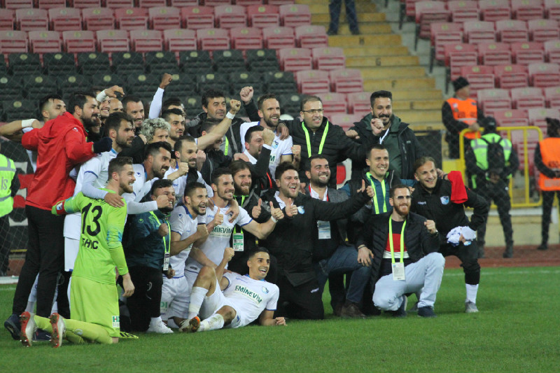 ŞAMPİYON OLMUŞ GİBİ SEVİNDİLER