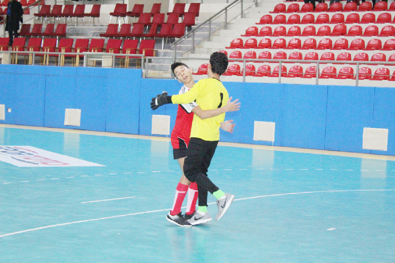 SALONDA RESİTAL SÜRÜYOR