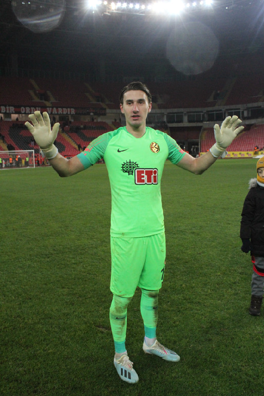 DİRENİŞİN ADI EKREM