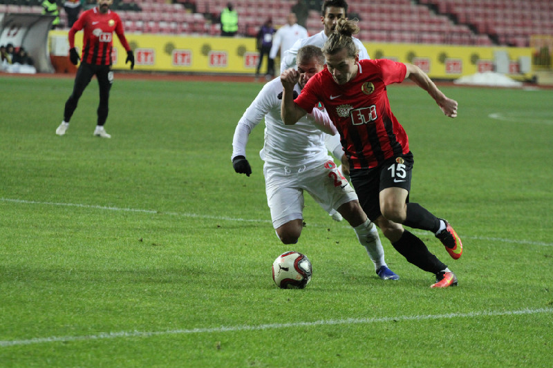 FİŞİ ALPEREN ÇEKTİ.