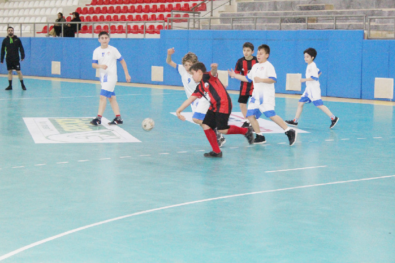 HENTBOLDA KÜÇÜKLER MÜCADELESİ