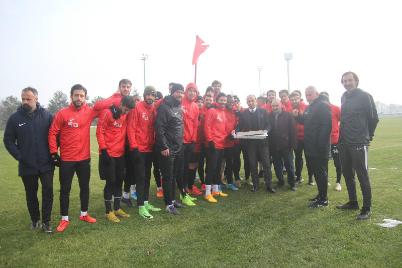 ŞİMŞEKLERE BAKLAVA DOPİNGİ