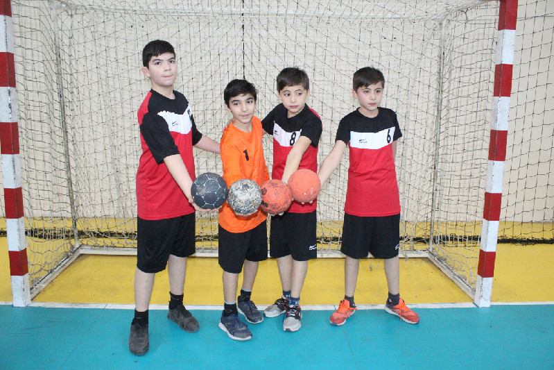 İKİZLER HENTBOLU SEVDİ