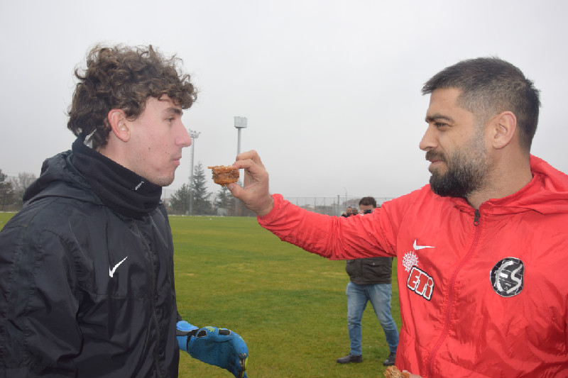 KAPTANDAN EKREME MORAL