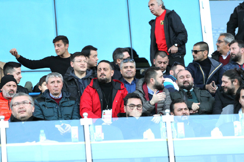 BAŞKAN VE YÖNETİM TAM KADRO