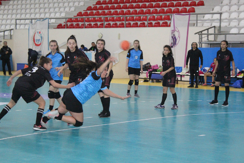 YILDIZLAR FARKLI BAŞLADI