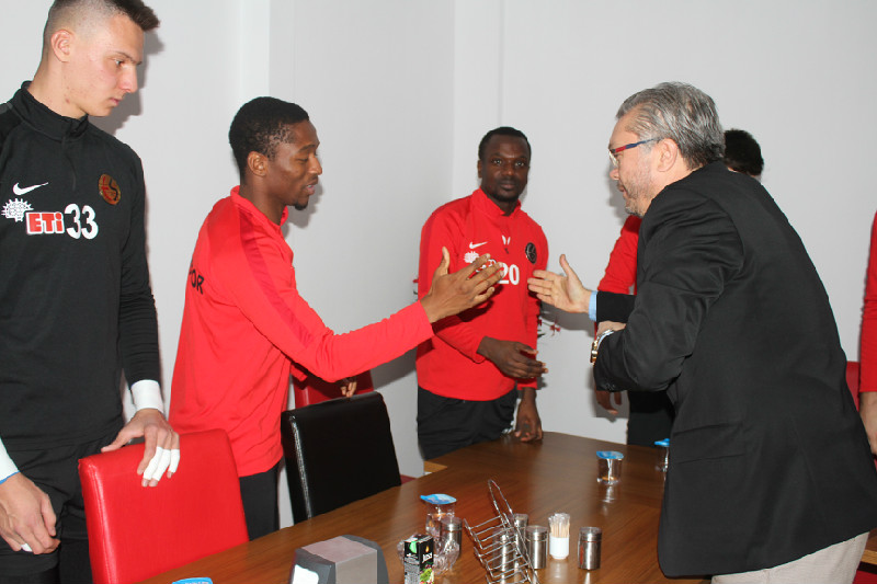 YÖNETİM İKNA ÇABASINDA